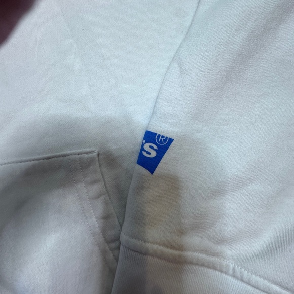 Levi's Men's White and blue quarter zip crewneck - Picture 3 of 9